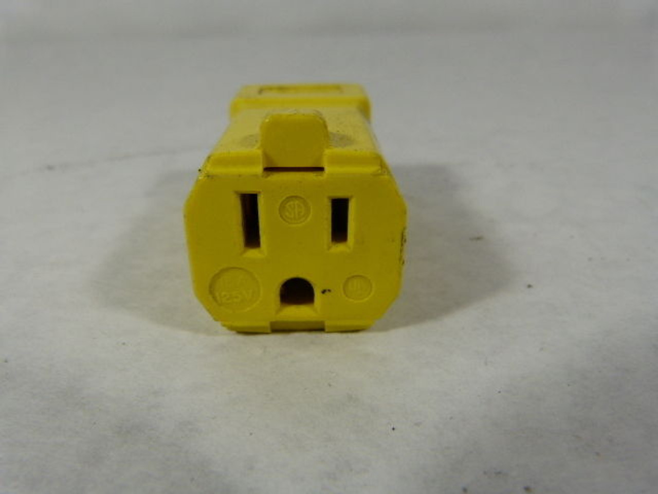 Hubbell HBL5969VYCW Straight Blade Connector 15A 125V 2P 3W USED