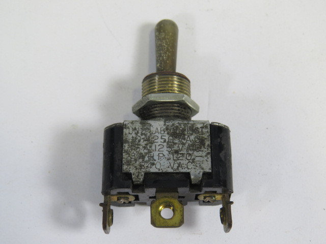 Arrow Hart 82602 15A/125VAC 10A/250VAC 3Pos Panel Mount Switch USED