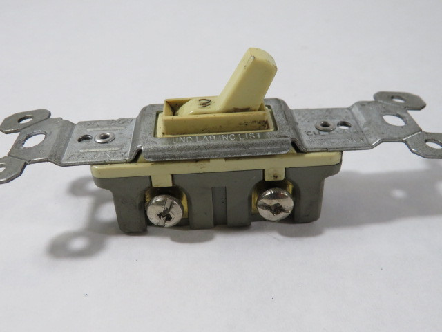 Pass & Seymour 663-I Toggle Light Switch 15A 120V USED