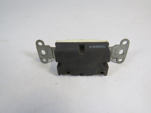 Leviton 18203-CI 3 Way Framed Switch 15A 347V Ivory USED