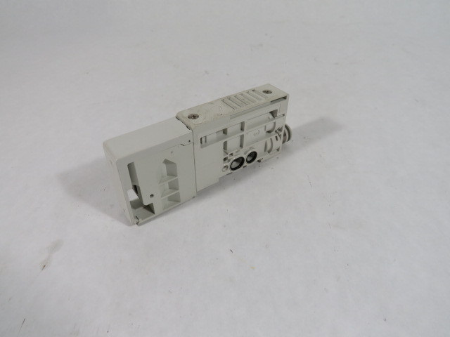 SMC SSQ1000-PR-3-C8 SUP/EXH Block Assembly USED