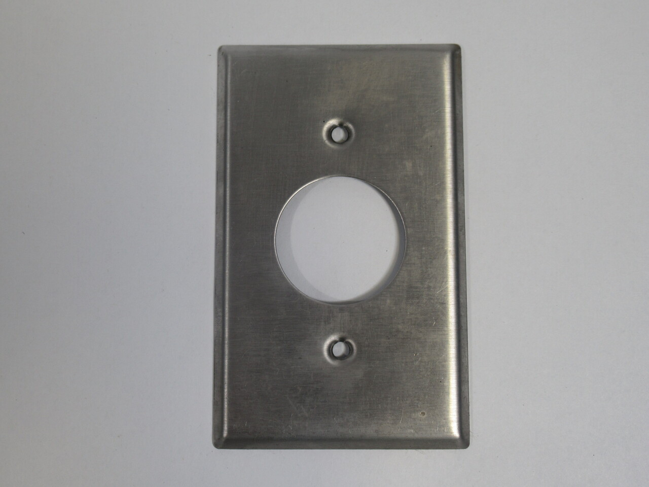 Leviton SS7-40 1-Gang Non-Magnetic Wallplate 1.406" Opening No Screws USED