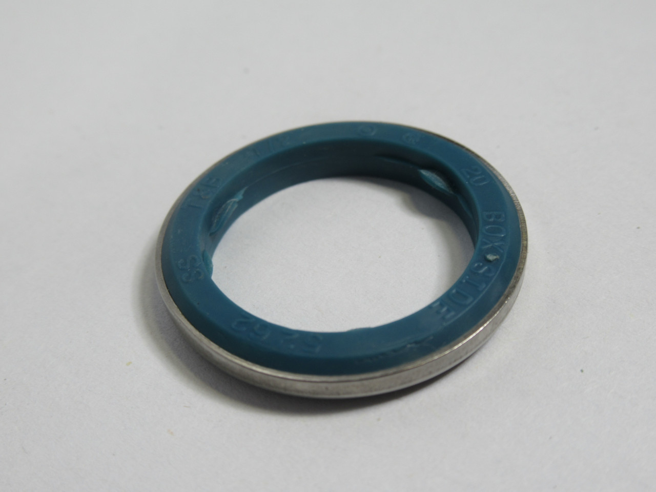 T&B 5262 Liquid-Tight Sealing Gasket 1/2" NPT Blue/Stainless Steel USED