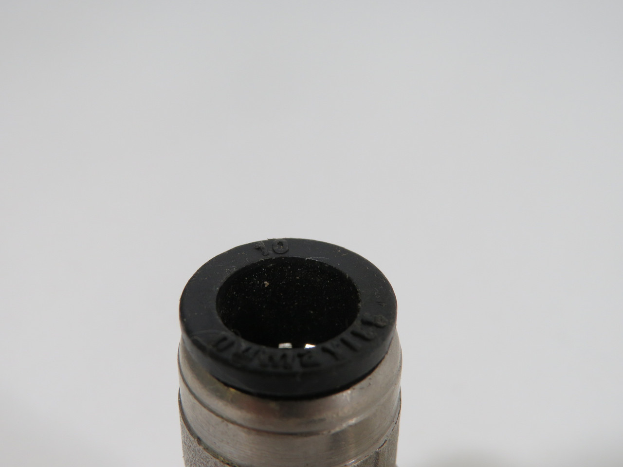 Numatics N110-010-000 Union Tee Pneumatic Fitting 10mm OD USED