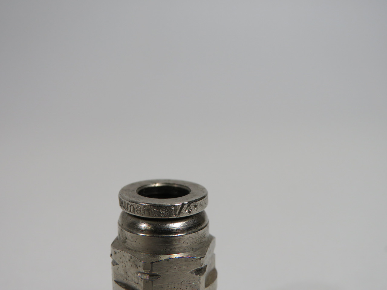 Numatics INB103-104-020 Male Fitting 1/4" OD 1/8" NPTF Thread Brass Ring USED