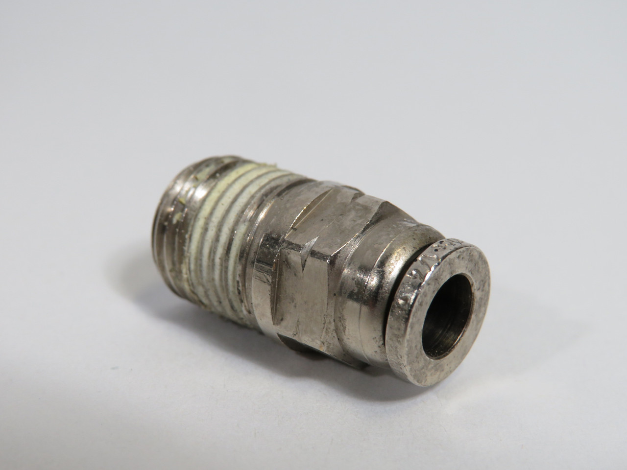 Numatics INB103-104-021 Male Fitting 1/4" OD 1/4" NPTF Thread Brass Ring USED