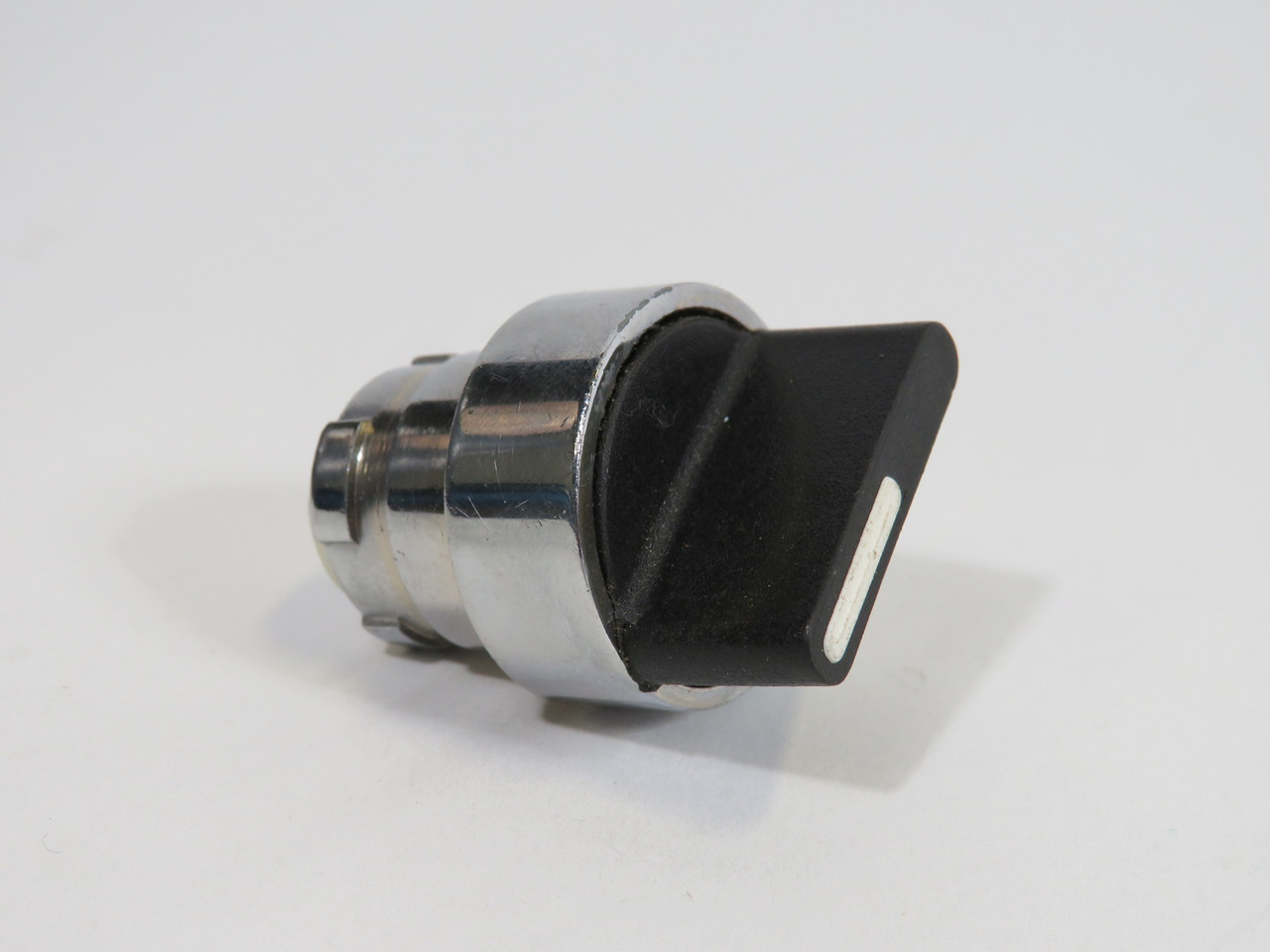 MCG MB2BDR2 Selector Switch Operating Head 2-Position Momentary USED