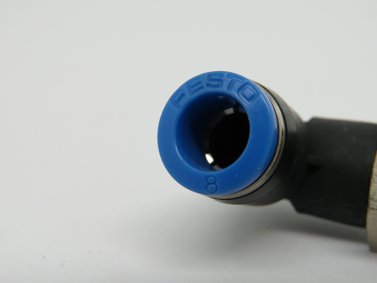 Festo 153081 QSLL-3/8-8 Push-In Long L-Fitting R3/8 Thread 8mm Tube OD ! NOP !