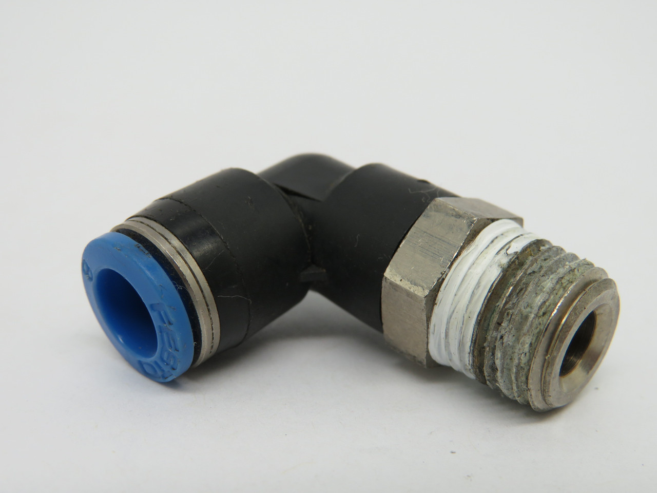 Festo 153049 QSL-1/4-8 Push-In L-Fitting R1/4 Thread 8mm Tube OD USED