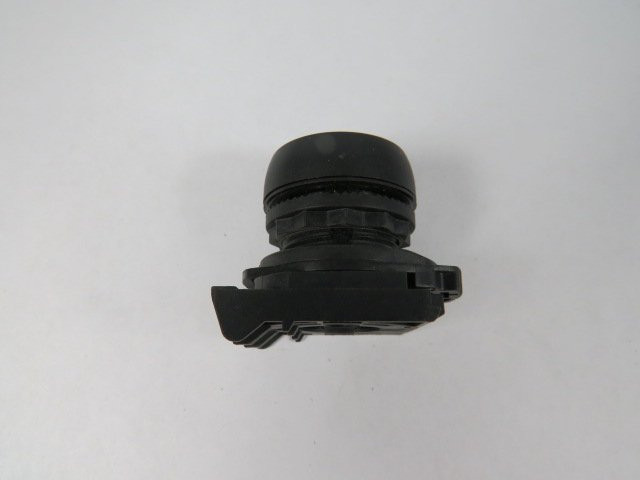 Allen-Bradley 800FP-F306 Green Push Button Operator w/ Mounting Latch USED