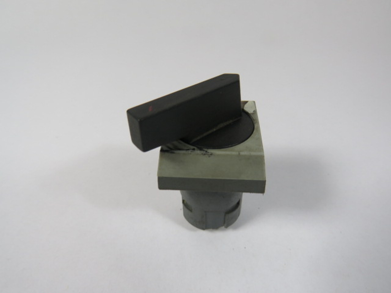 EAO 704.300.0 Long Lever Selector Switch Operator 2-Position USED