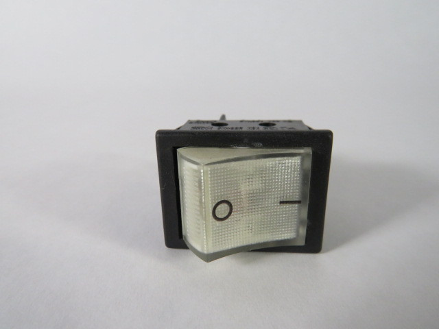 Canal R210-1C5N-BW Rocker Switch White 16A 125/250VAC 1/4HP USED