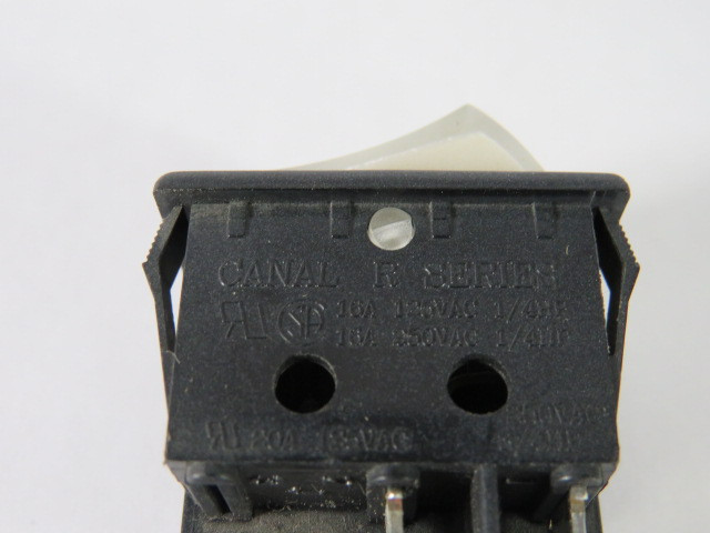Canal R210-1C5N-BW Rocker Switch White 16A 125/250VAC 1/4HP USED
