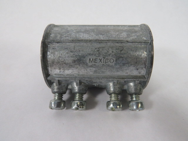 Thomas & Betts TK-224 Screw Coupling 1-1/4" USED