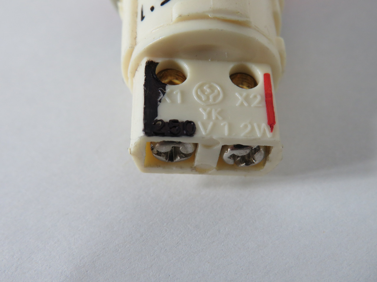 Hoyt NG/001010 Red Pilot Light 250V 1.2W USED