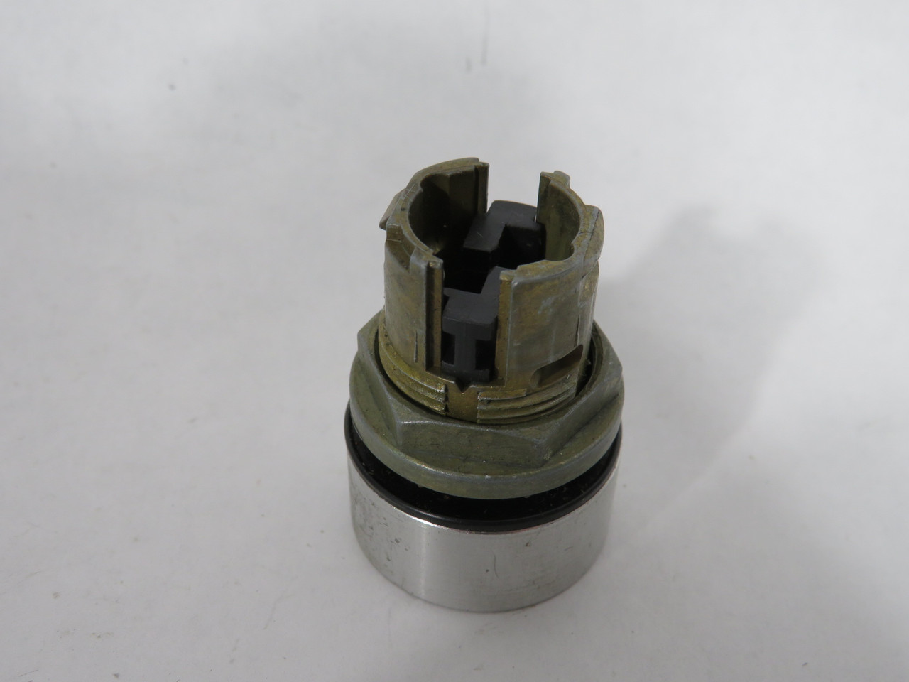 Allen-Bradley 800EM-F3 Green Momentary Push Button Operator Metal USED