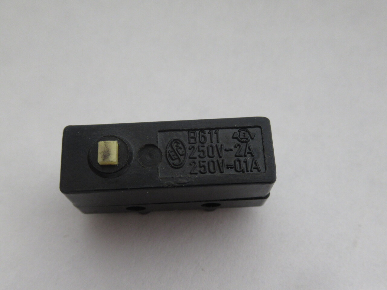 Generic B611 Mini Limit Switch 2A@250VAC .1A@250VDC USED