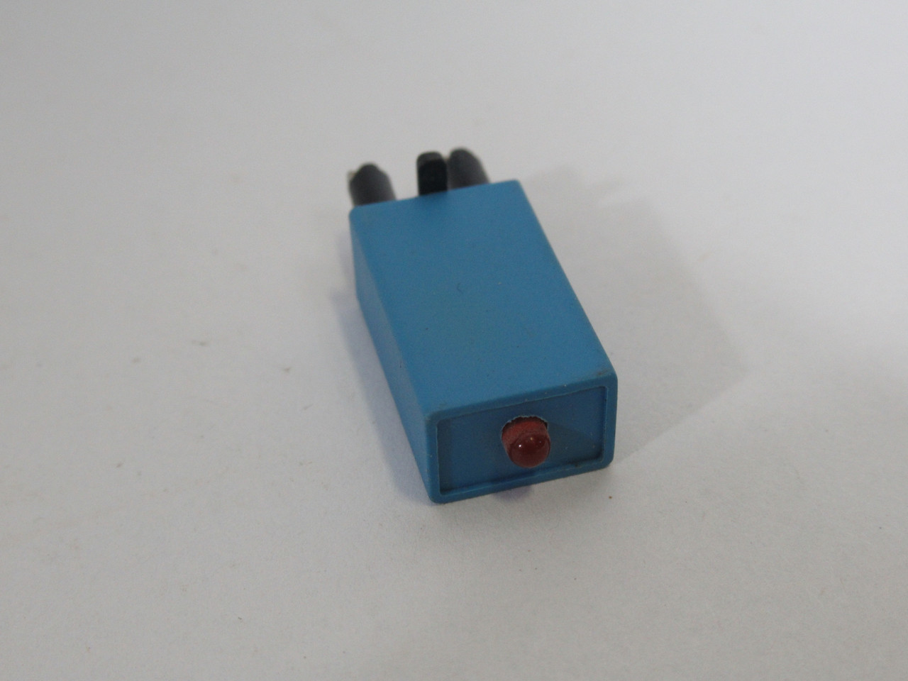 Finder 99.80.8.230.50 RED LED Surge Suppressor Module 110/230VAC USED