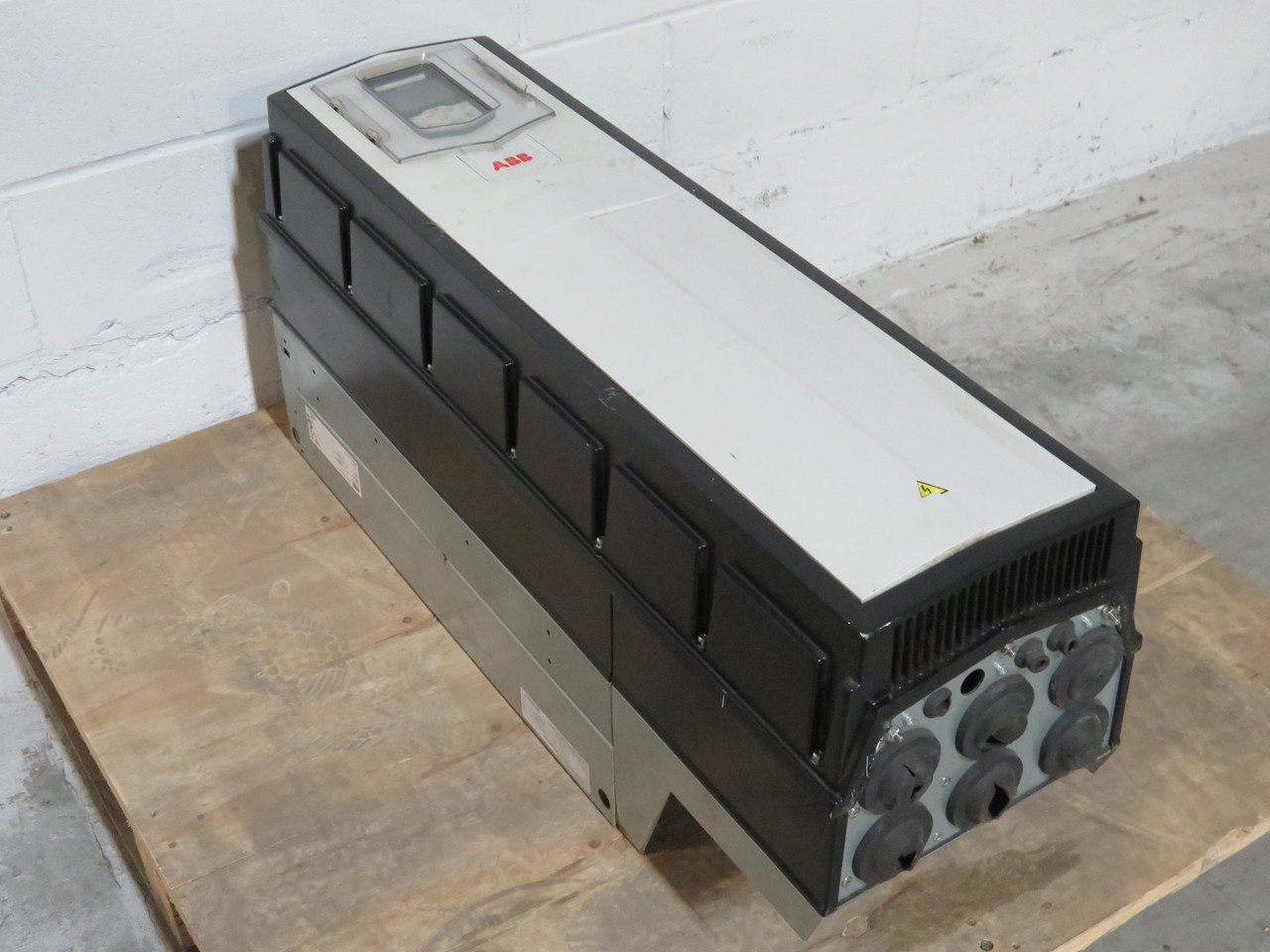 ABB ACS880-01-174A-7+B056 LV AC Industrial Wall-Mounted Drive 174A 208kVA USED