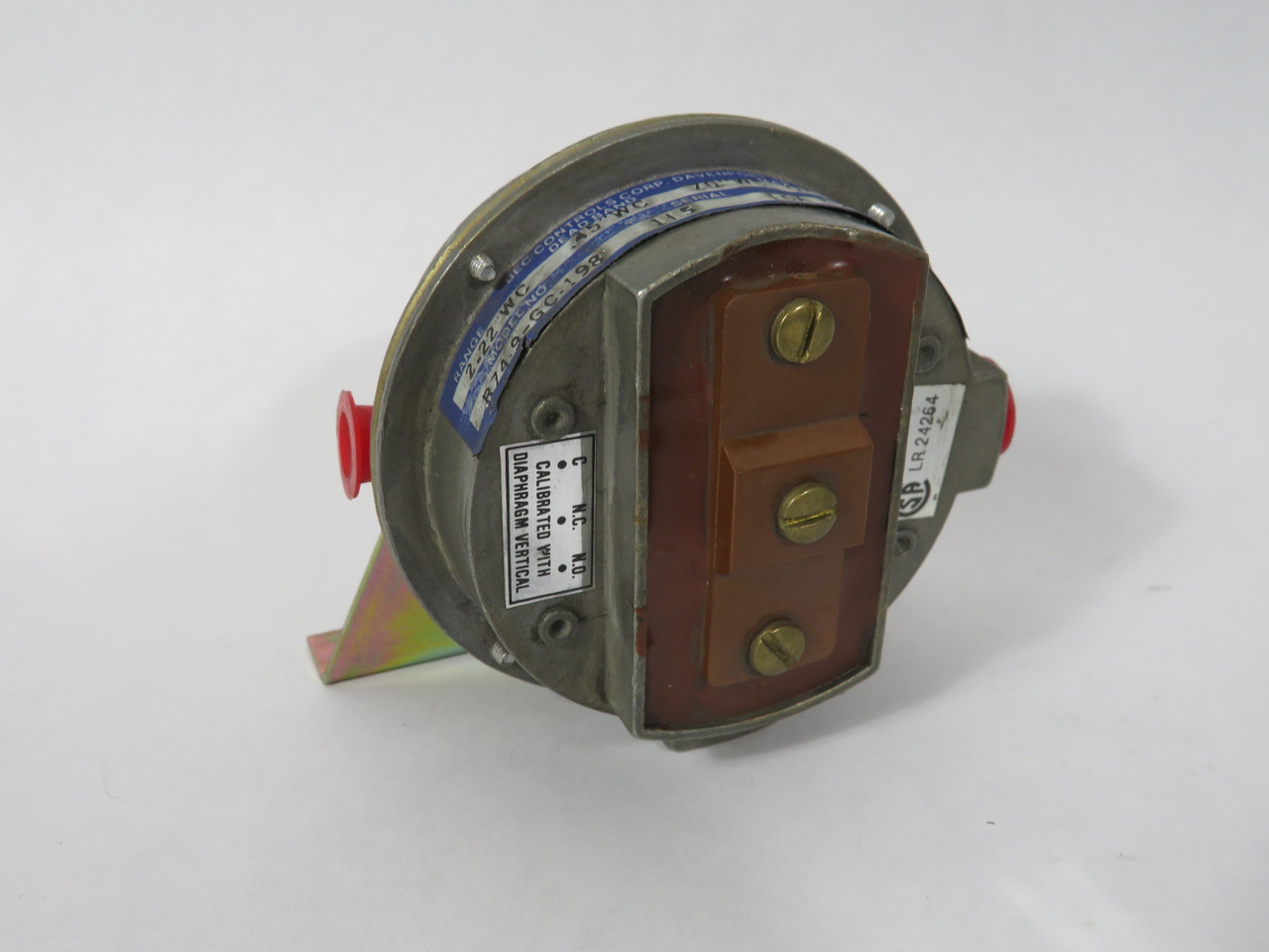 BEC GR71183 R74-9-GC-198 Pressure Controller 2"-22"WC .45"Deadband 70"WCMax USED