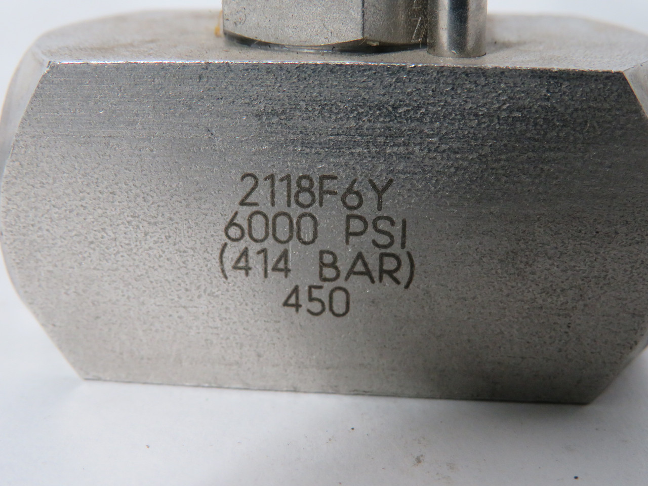 Hoke 2118F6Y Needle Valve 3/8" NPT 6000 psi 316 Stainless Steel SHELF WEAR NOP