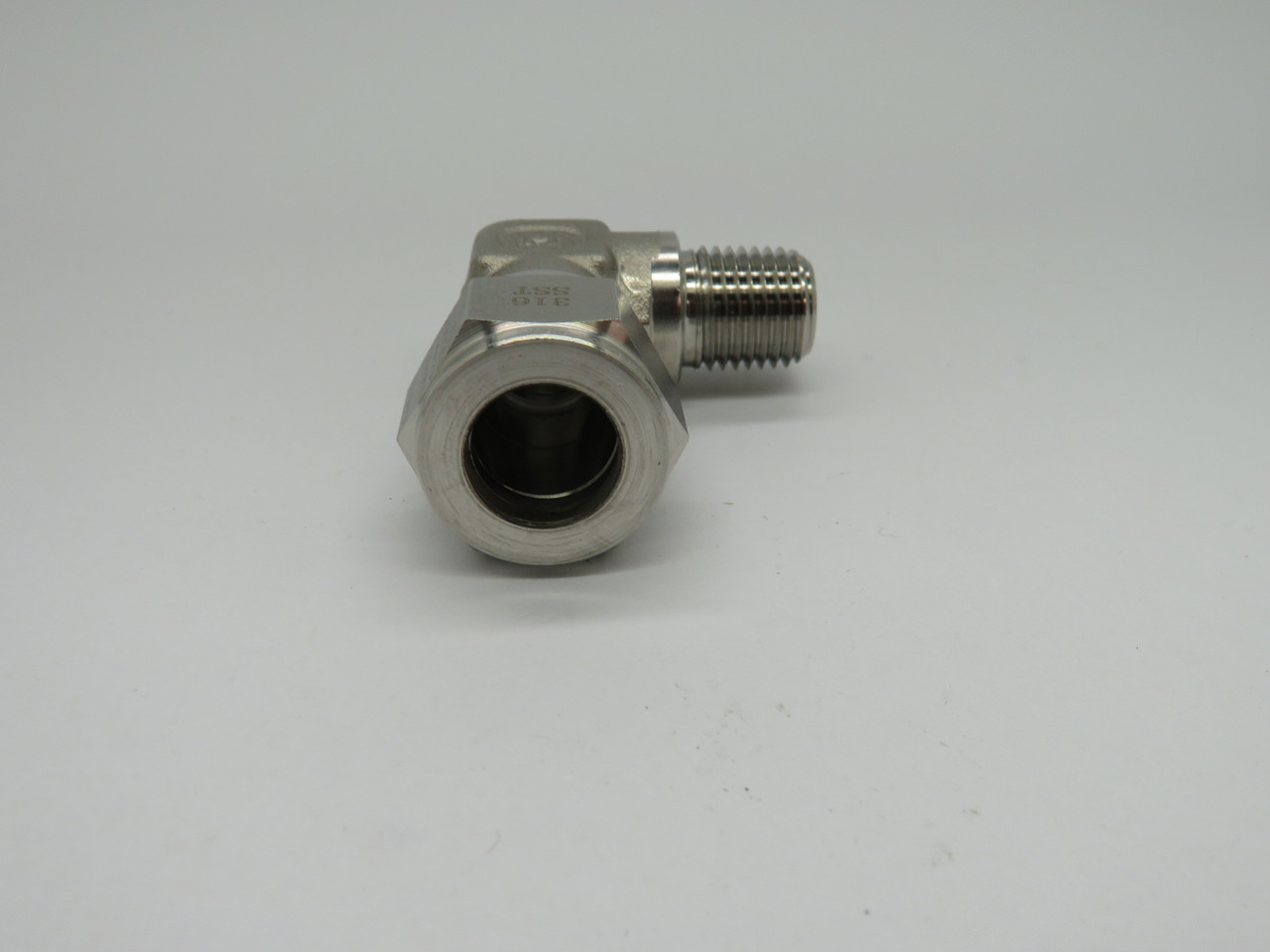 Hoke 8LM4316 Gyrolok Stainless Steel Male Elbow 1/2" Tube OD 1/4" NPT NOP