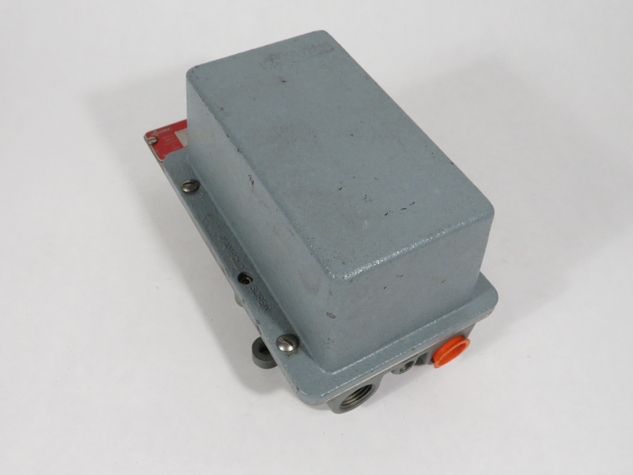 Moore 781P6 P/E Transducer 3-15 psi Input 4-20mA Output 115V BROKEN MOUNT USED