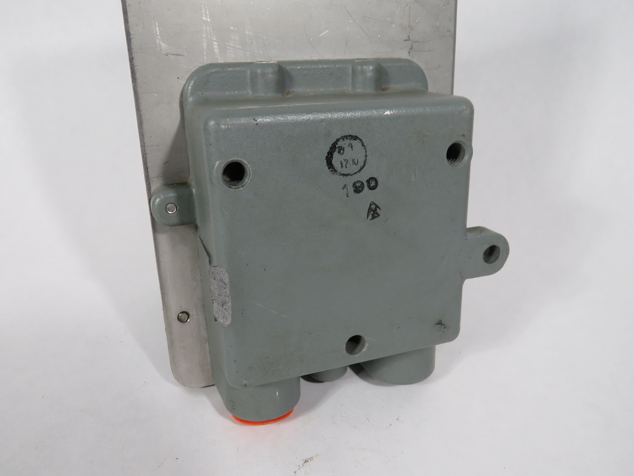 Moore 781P6 P/E Transducer 3-15 psi Input 4-20mA Output 115V BROKEN MOUNT USED