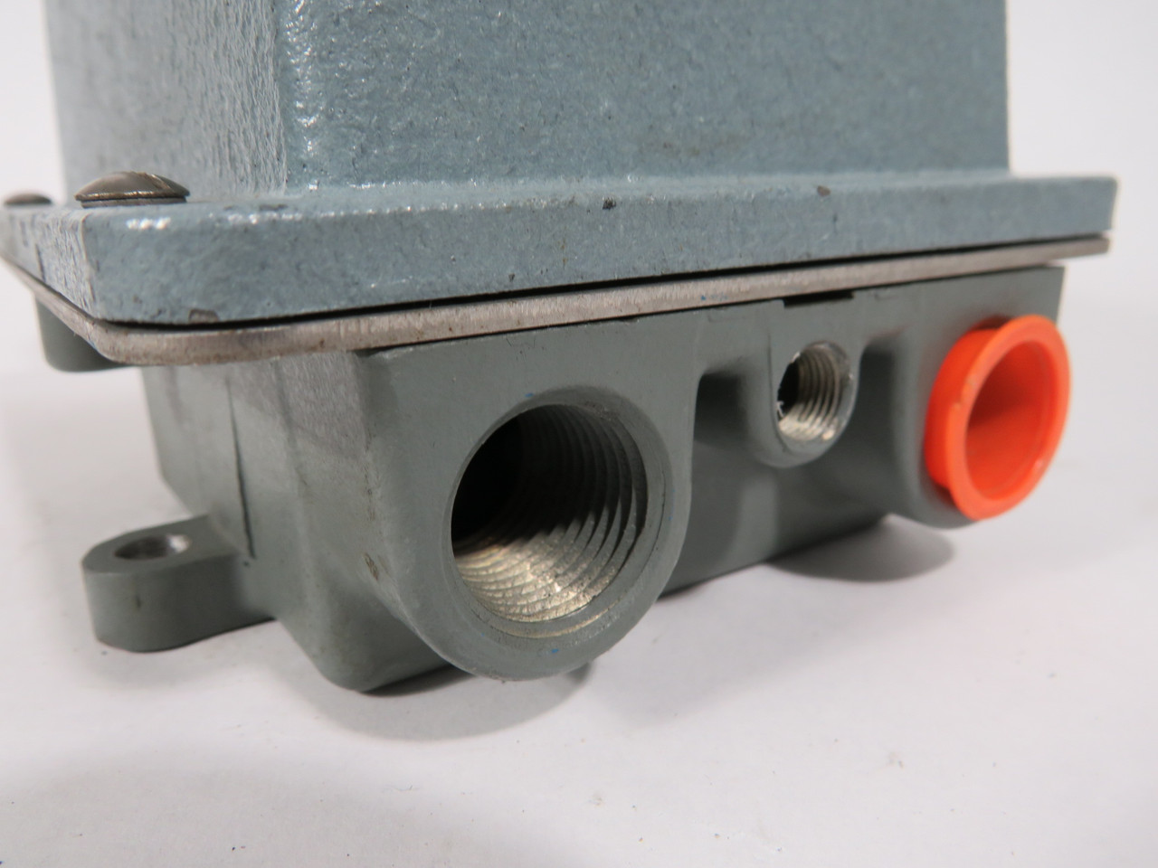 Moore 781P6 P/E Transducer 3-15 psi Input 4-20mA Output 115V BROKEN MOUNT USED