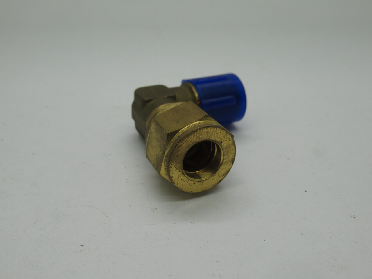 Hoke 6LM4BR Gyrolok Male Elbow 3/8" Tube OD 1/4" Pipe Thread SHELF WEAR NOP