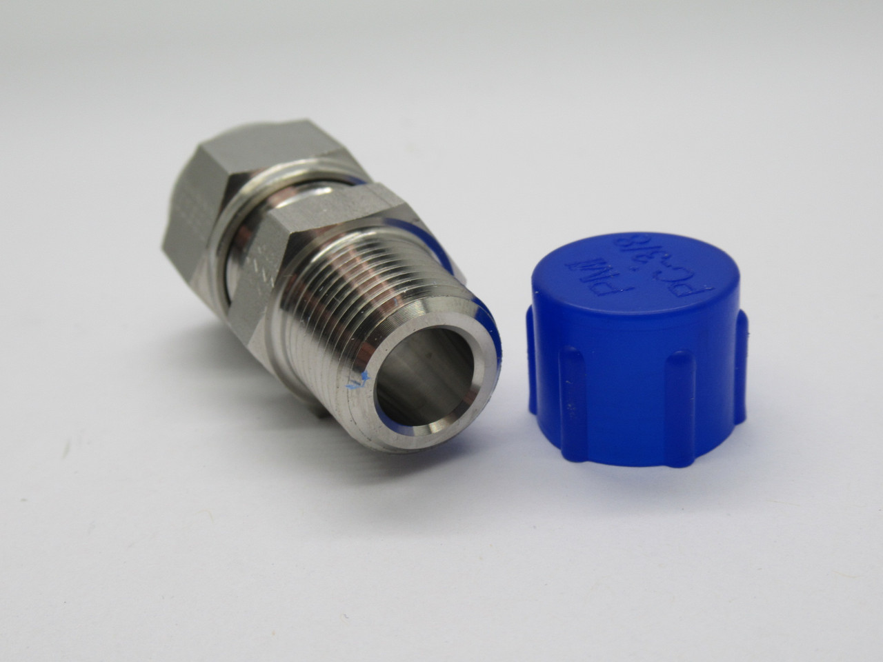 Hoke 8CM8316 Gyrolok Male Connector 1/2" Tube OD 1/2" Pipe Thread NOP
