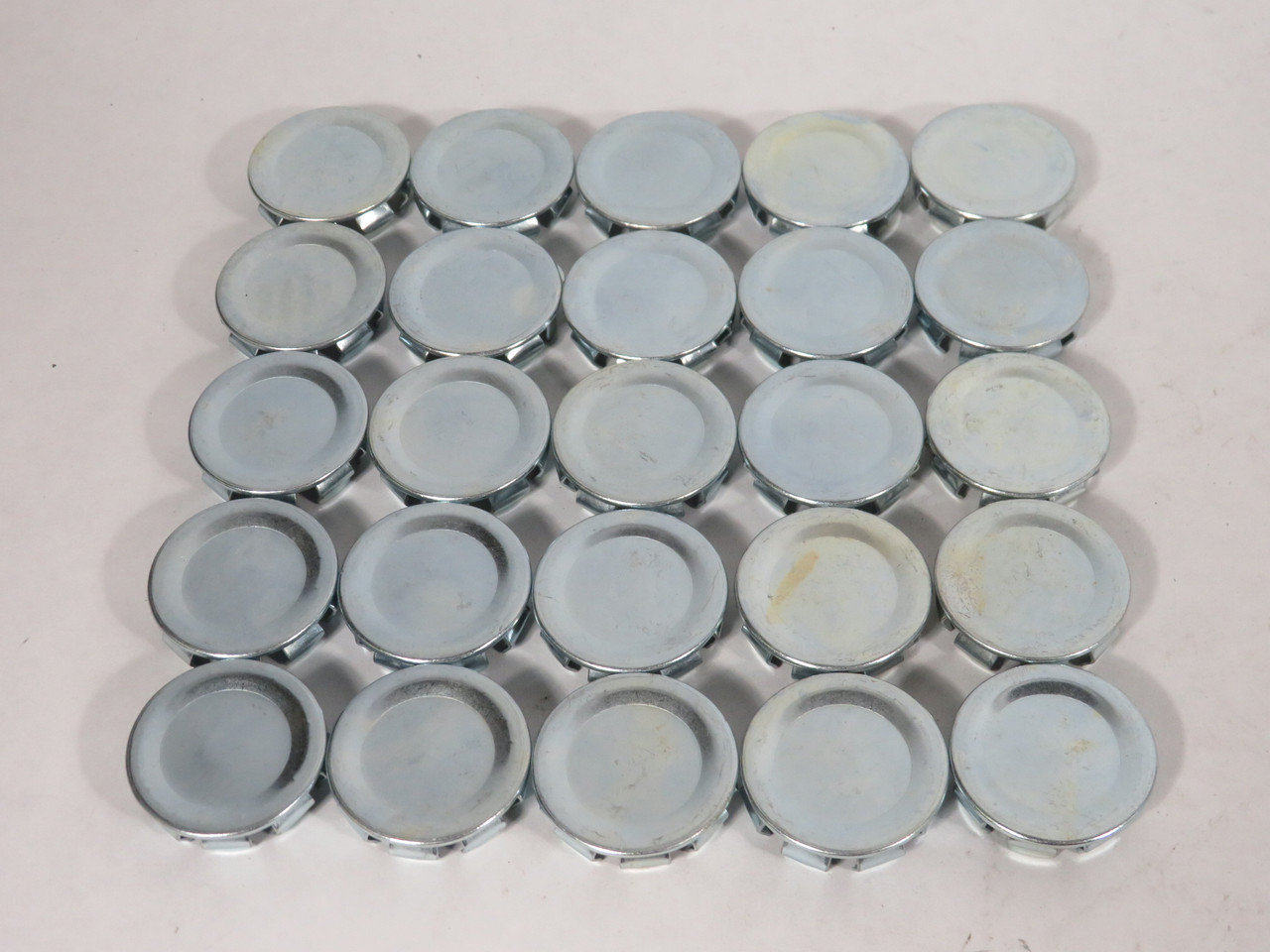 Nesco KO51 Steel Knockout Seal 3/4" Lot of 25 SHELF WEAR NEW