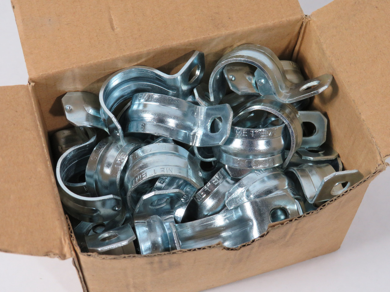 Nesco 513 EMT 1-Hole Conduit Strap 1" 27mm Lot of 46 NEW