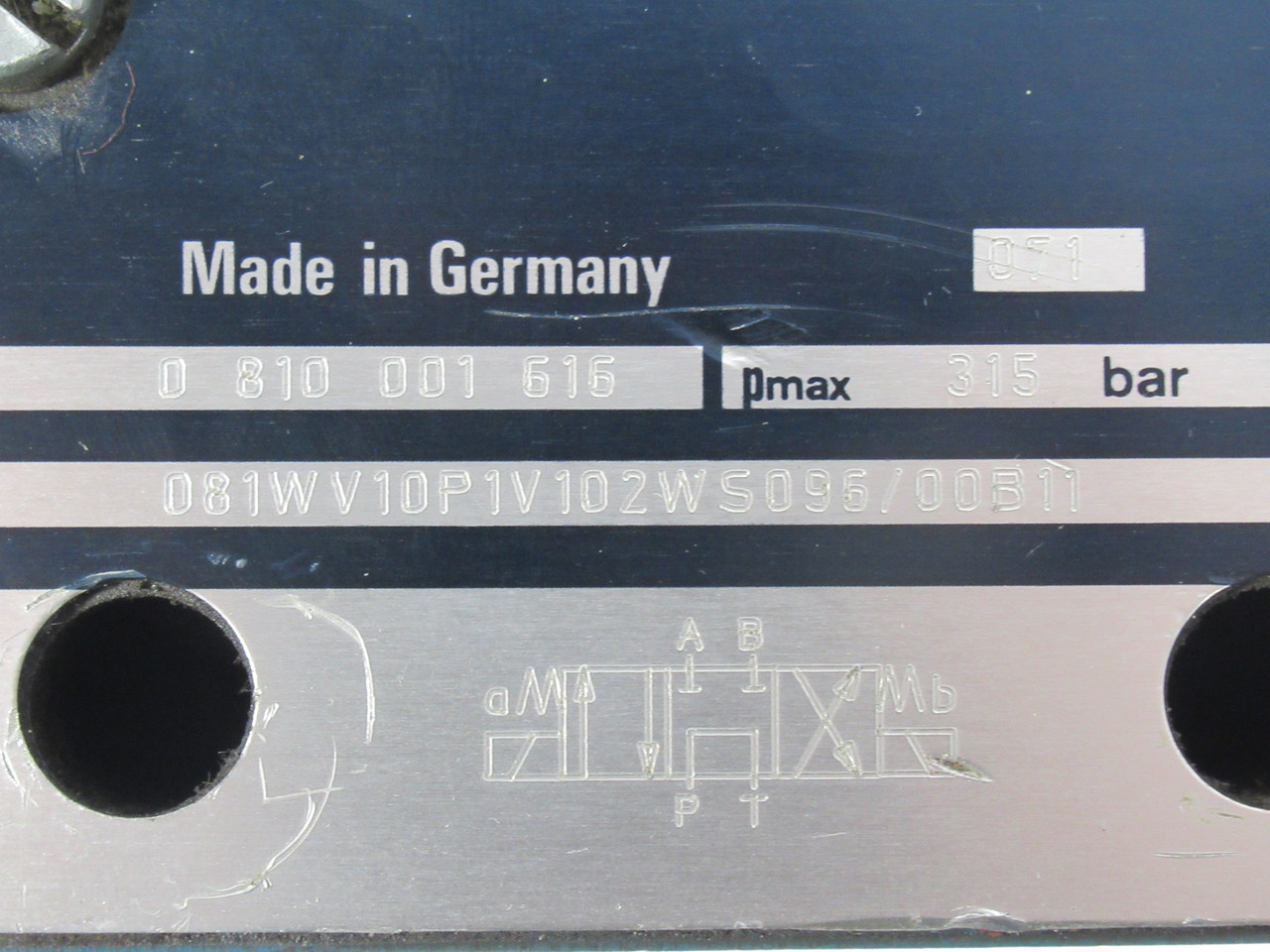 Bosch 081WV10P1V102WS096/00B11 Directional Control Valve MISSING COIL USED