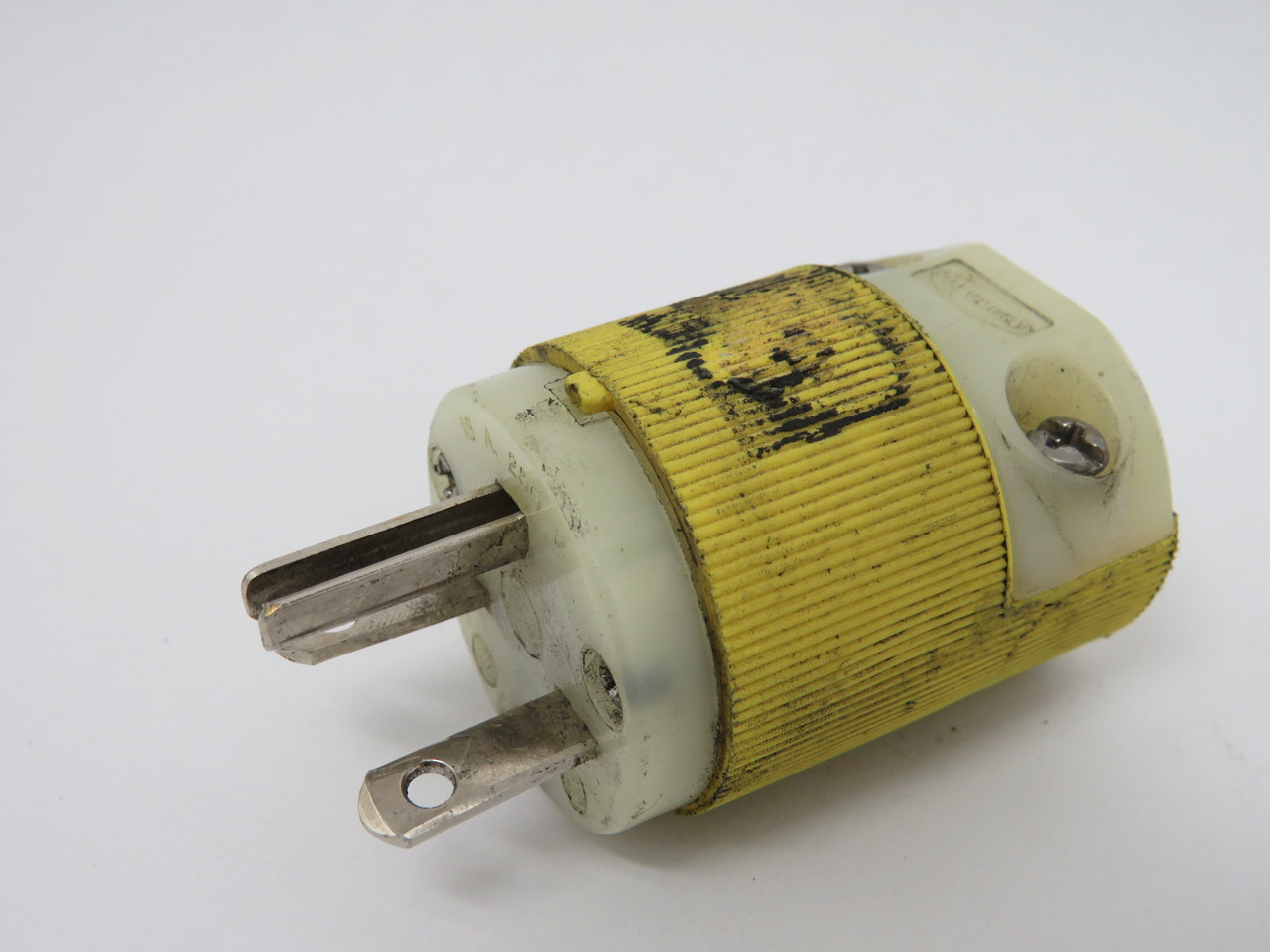 Hubbell HBL56CM66C Yellow Straight Blade Plug 15A 250V 3W 2P 6-15P USED