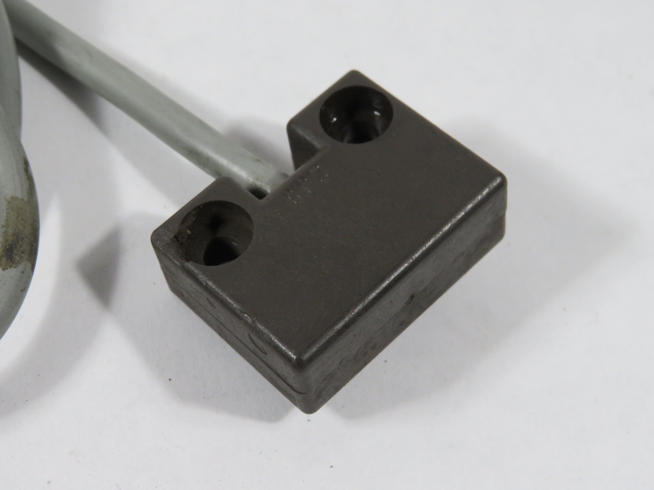 Schmersal BNS250-11ZG Magnetic Safety Sensor 24VDC 1NO 1NC 0.01A 1m Cable USED