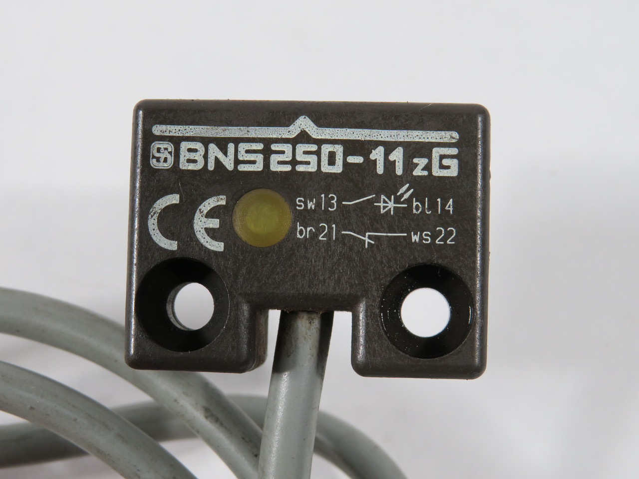 Schmersal BNS250-11ZG Magnetic Safety Sensor 24VDC 1NO 1NC 0.01A 1m Cable USED