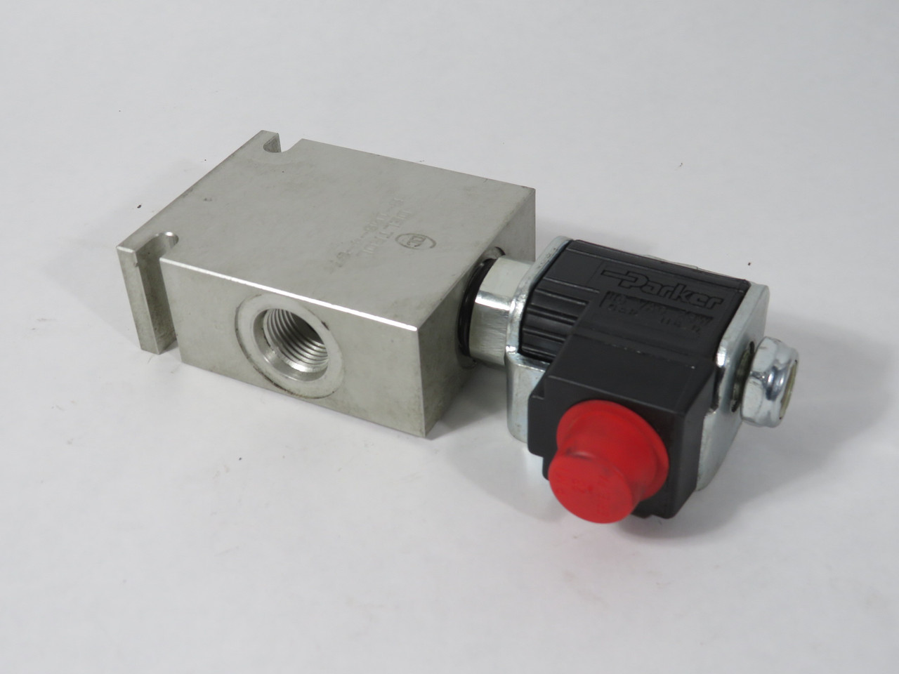 Deltrol B-100-4-8T Hydraulic Cartridge Block -8 SAE C/W 115V Parker Coil USED