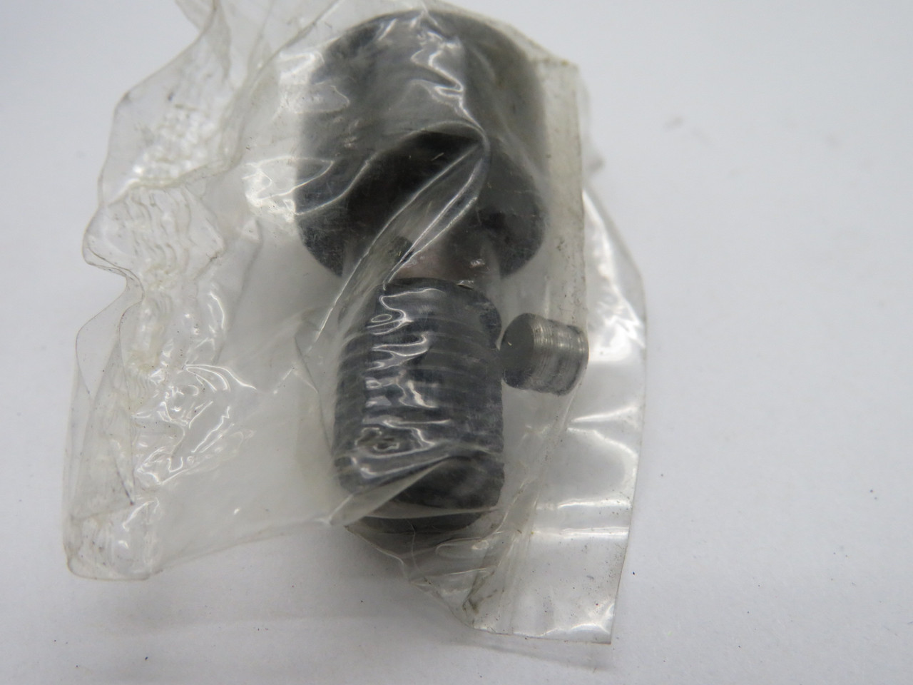 Carter CNBH-24-SB Heavy Duty Cam Follower 0.75" OD 0.5" W 0.4375" Stud DIA NEW