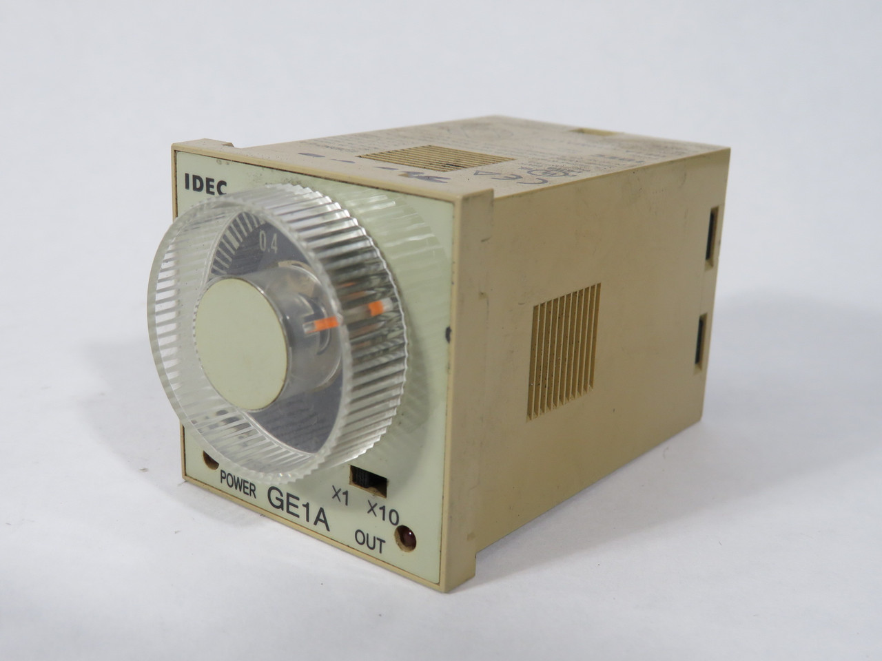 IDEC GE1A-C10MA110 On-Delay Timer 0.1-10sec/min 110/120V 50/60Hz 8-Pin USED