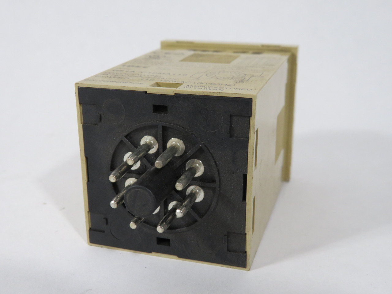 IDEC GE1A-C10MA110 On-Delay Timer 0.1-10sec/min 110/120V 50/60Hz 8-Pin USED