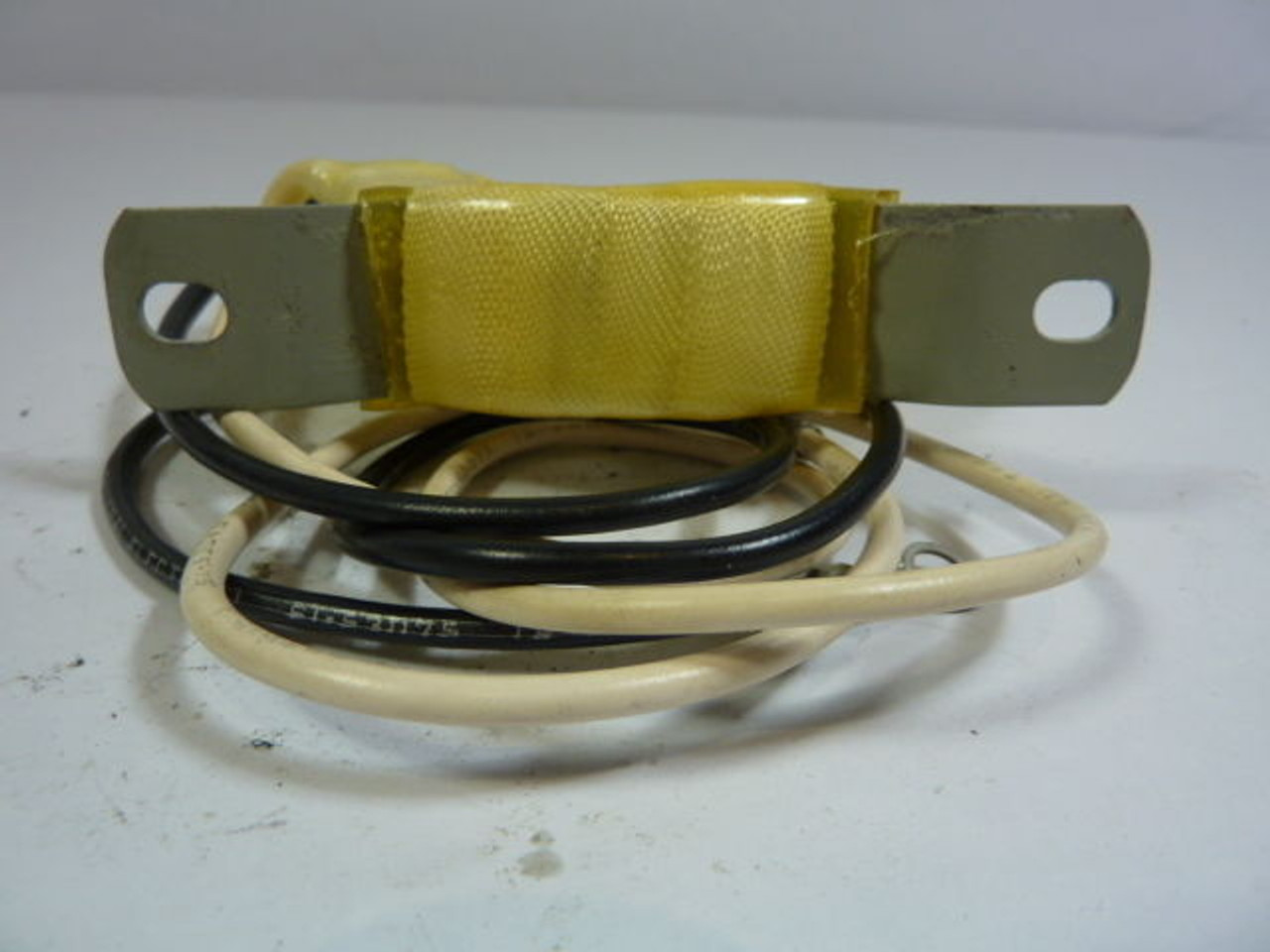 Allen-Bradley 809S-CT2 Current Transformer 200:5A 2VA 25-400Hz USED