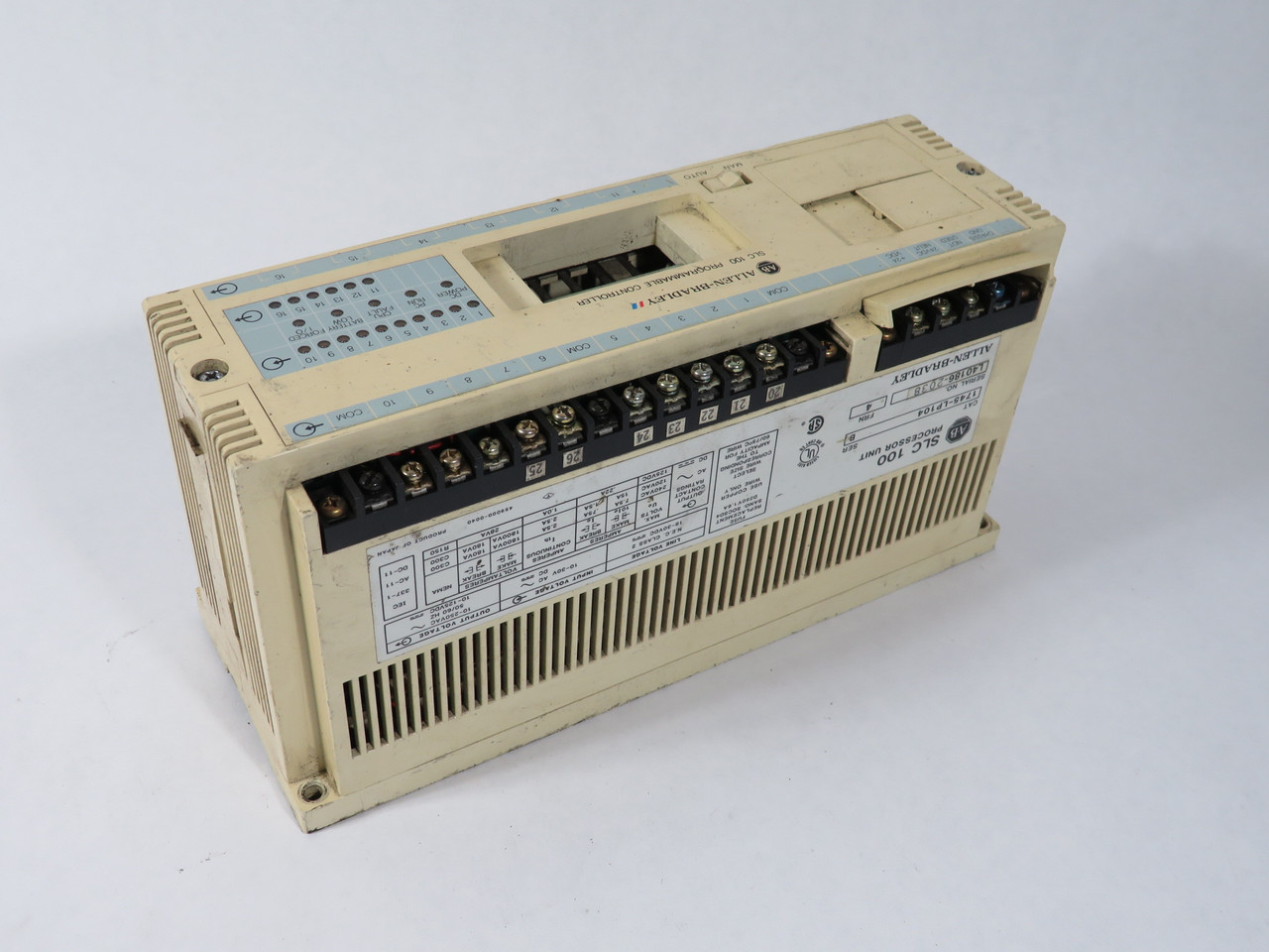 Allen-Bradley 1745-LP104 Series B SLC 500 Processor Unit COSMETIC DAMAGE USED