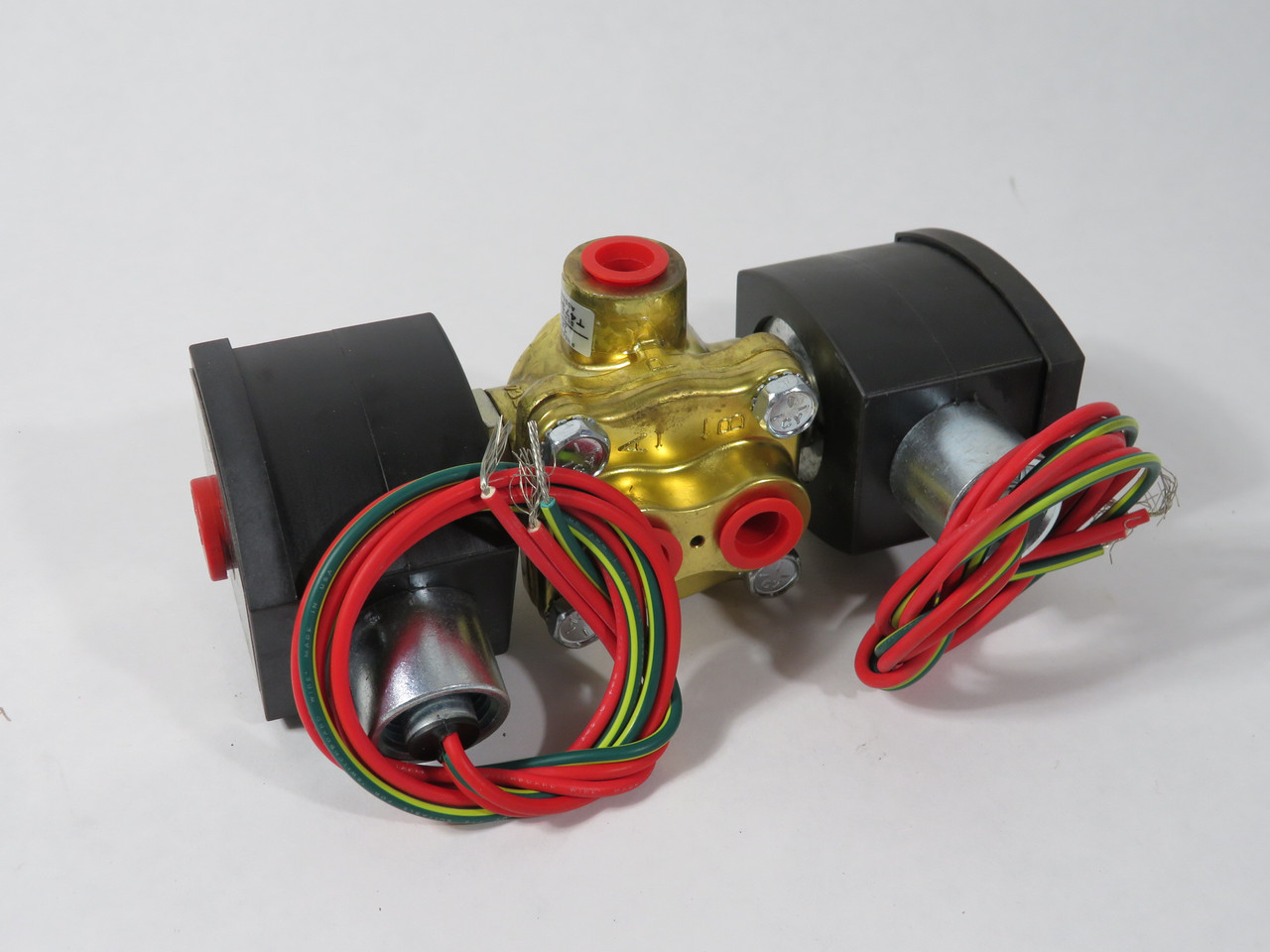 Asco EF8342G20 Brass Double Solenoid Valve 120V 60Hz 1/4" 125 psi 16.1W NEW