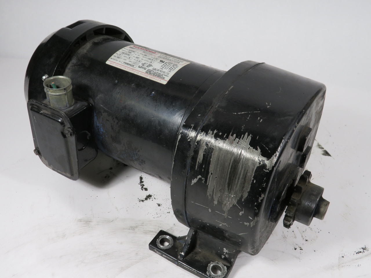 Dayton AC Gearmotor 42.8:1 700lb-in 1/2HP 208/230/460V 3Ph 2.2/1.1A 60Hz USED