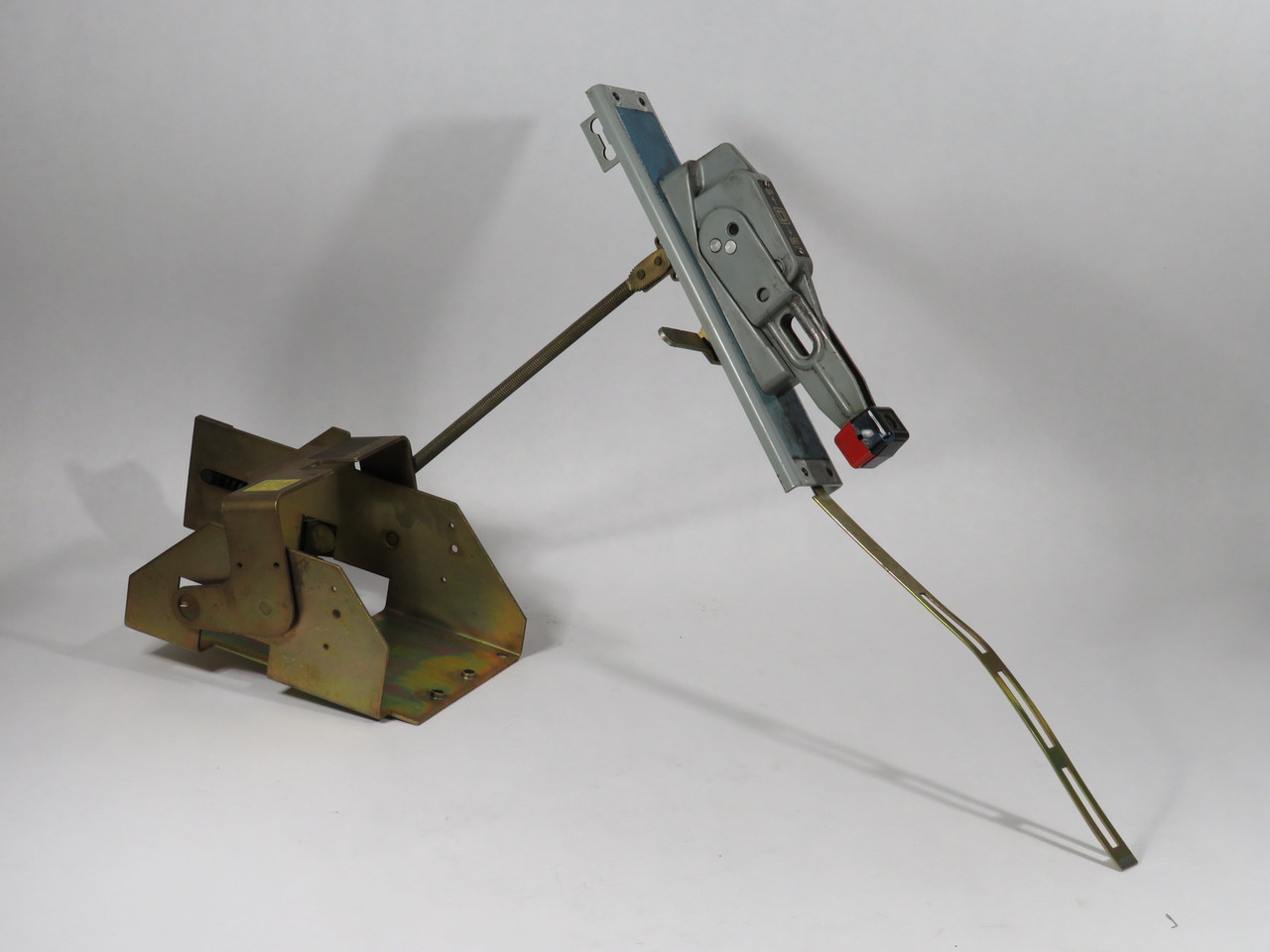 Square D 9422RP1 Series B Operating Mechanism Assembly C/W Handle 250A 600V USED