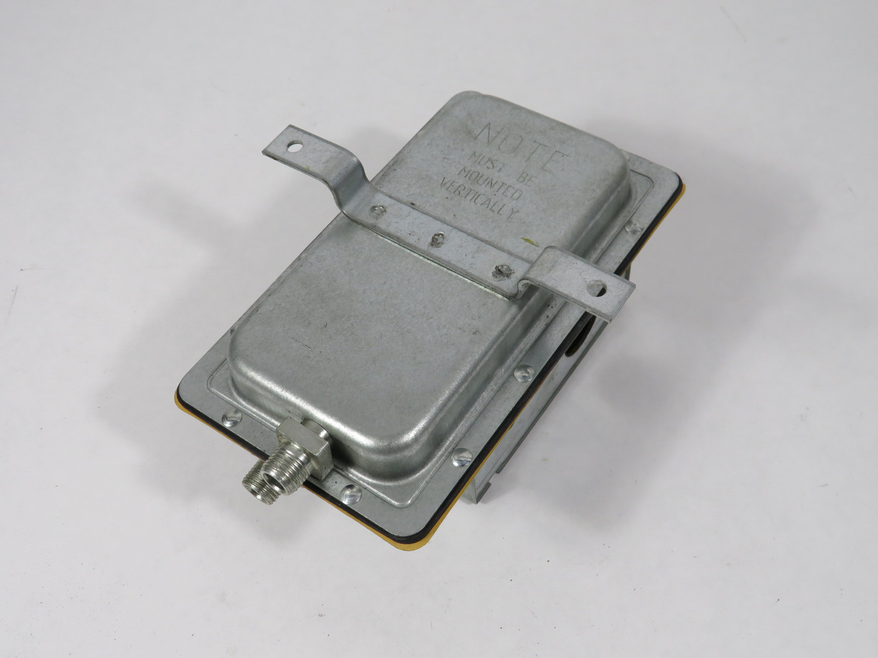 Columbus Electric RH3A Air Flow Switch 0.05-12" W.C. 1/2 psi SHELF WEAR NEW