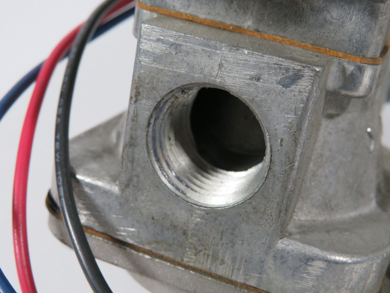 Generic VLV49A-601R Gas Valve Replacement 25V 3.5 W.C. 1/2" NPT Inlet USED