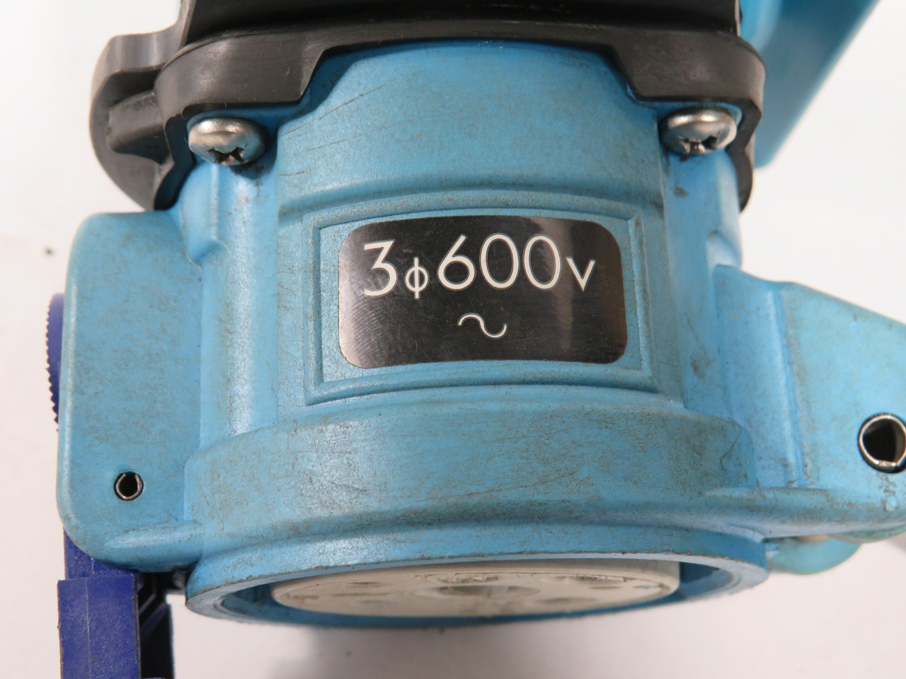 Meltric 33-14143 DS20 Receptacle 20A 600V 3P+G C/W Poly Angle Entry USED