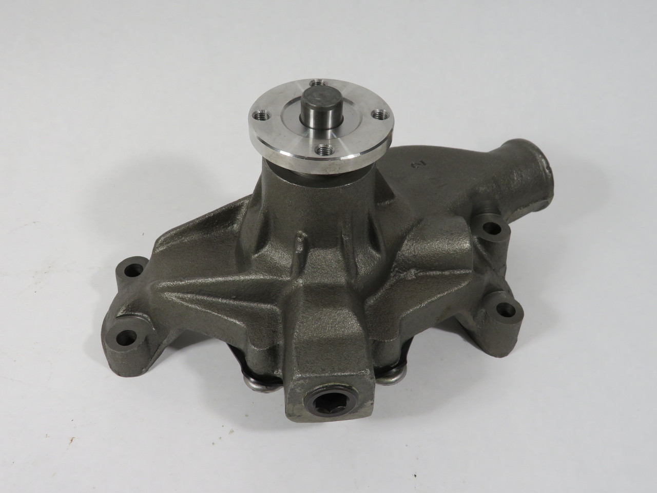 Hyster 1371227 Forklift Water Pump C/W Gasket BOX DAMAGE NEW